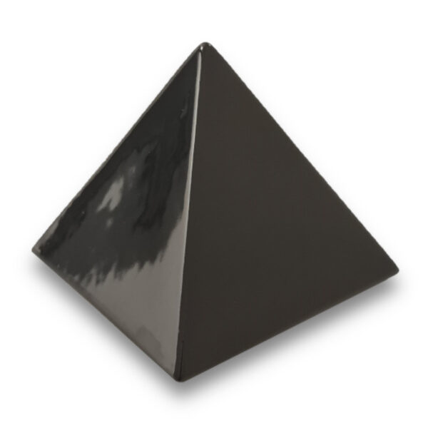 Pyramide schwarz 3